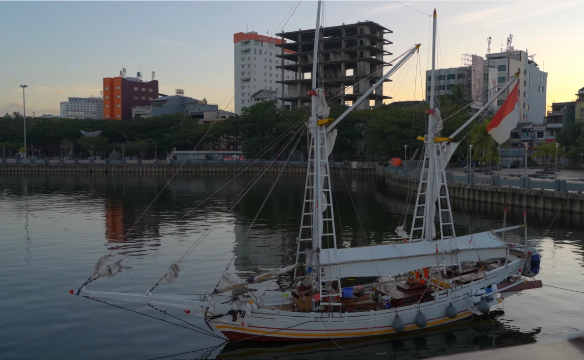 Makassar Heritage & Sunset Cruise: City Tour & Ocean Sunset
