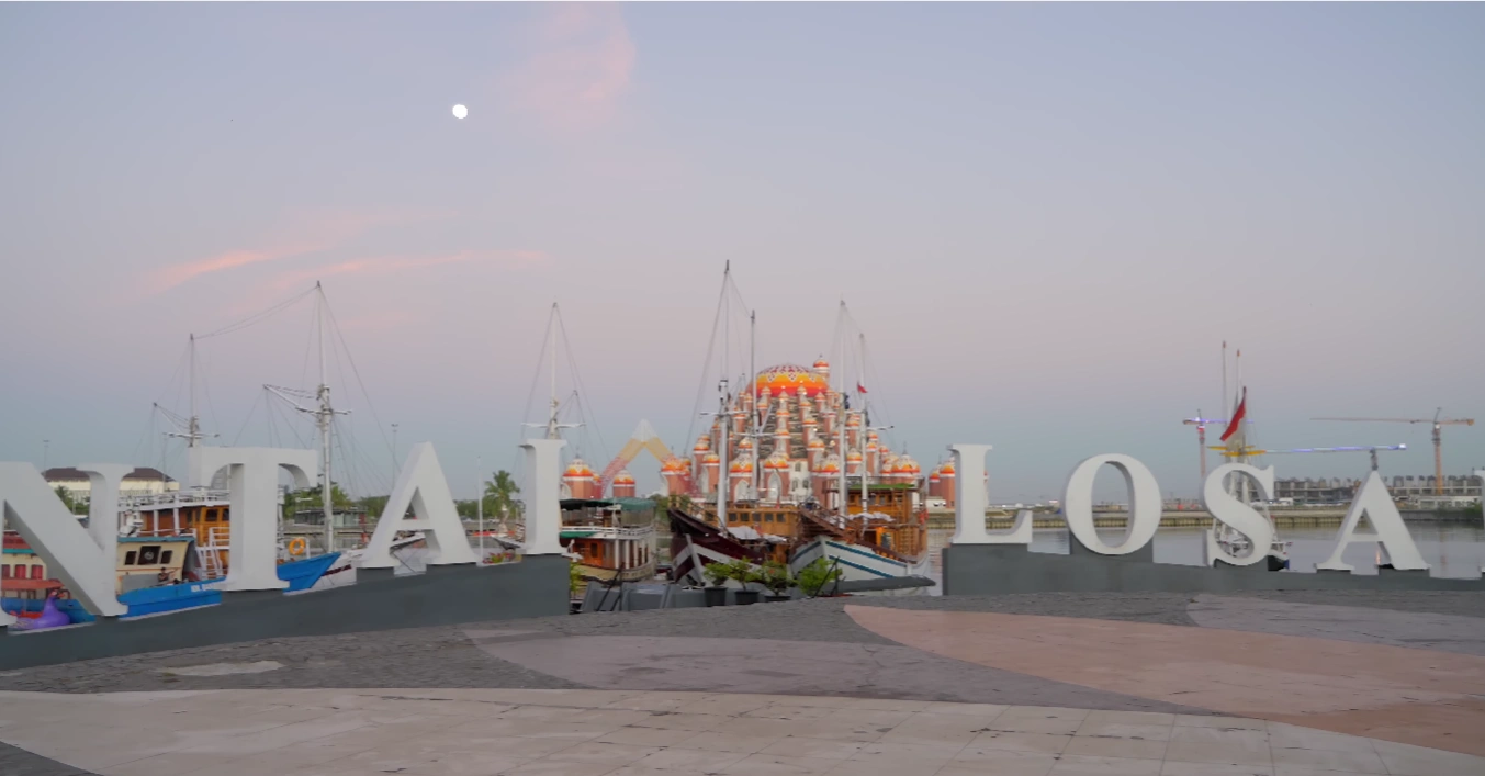 Makassar Heritage & Sunset Cruise: City Tour & Ocean Sunset