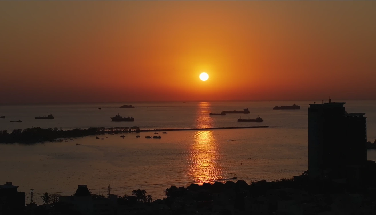 Makassar Heritage & Sunset Cruise: City Tour & Ocean Sunset