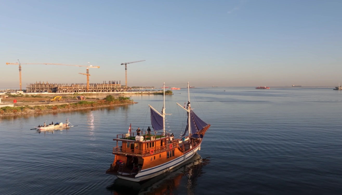 Makassar Heritage & Sunset Cruise: City Tour & Ocean Sunset