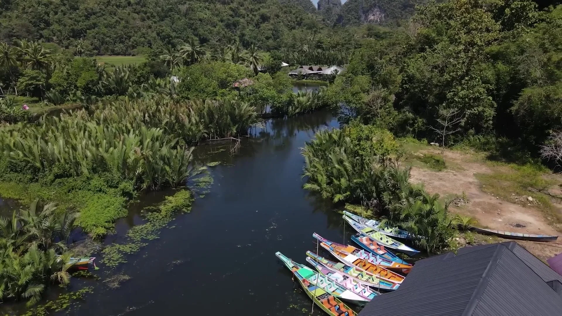 Desa Karst Rammang-Rammang: Wisata Perahu Kayu & Gua Kuno