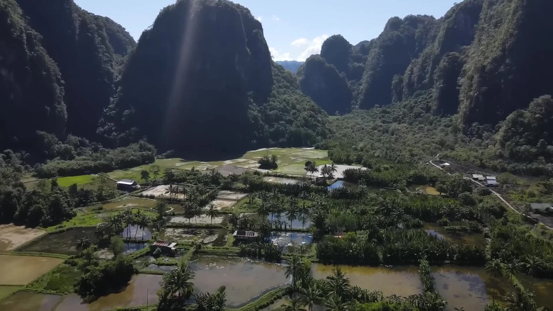 Desa Karst Rammang-Rammang: Wisata Perahu Kayu & Gua Kuno