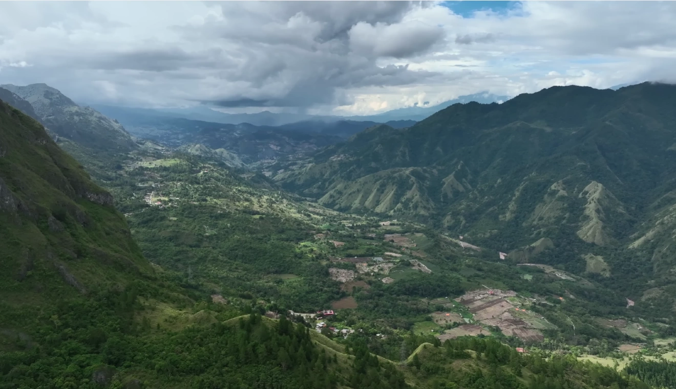 Desa Karst Rammang-Rammang: Wisata Perahu Kayu & Gua Kuno