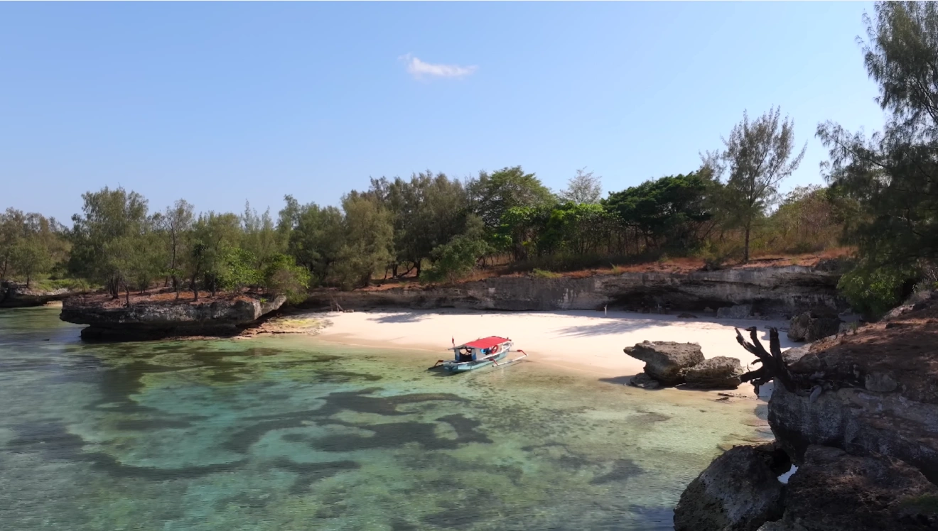 Selayar Island Escape: Pristine Reefs, Hidden Caves & Ocean Cliffs