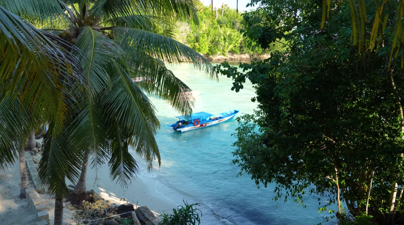 Hopping Pulau Togean: Snorkeling, Diving & Atol Tersembunyi