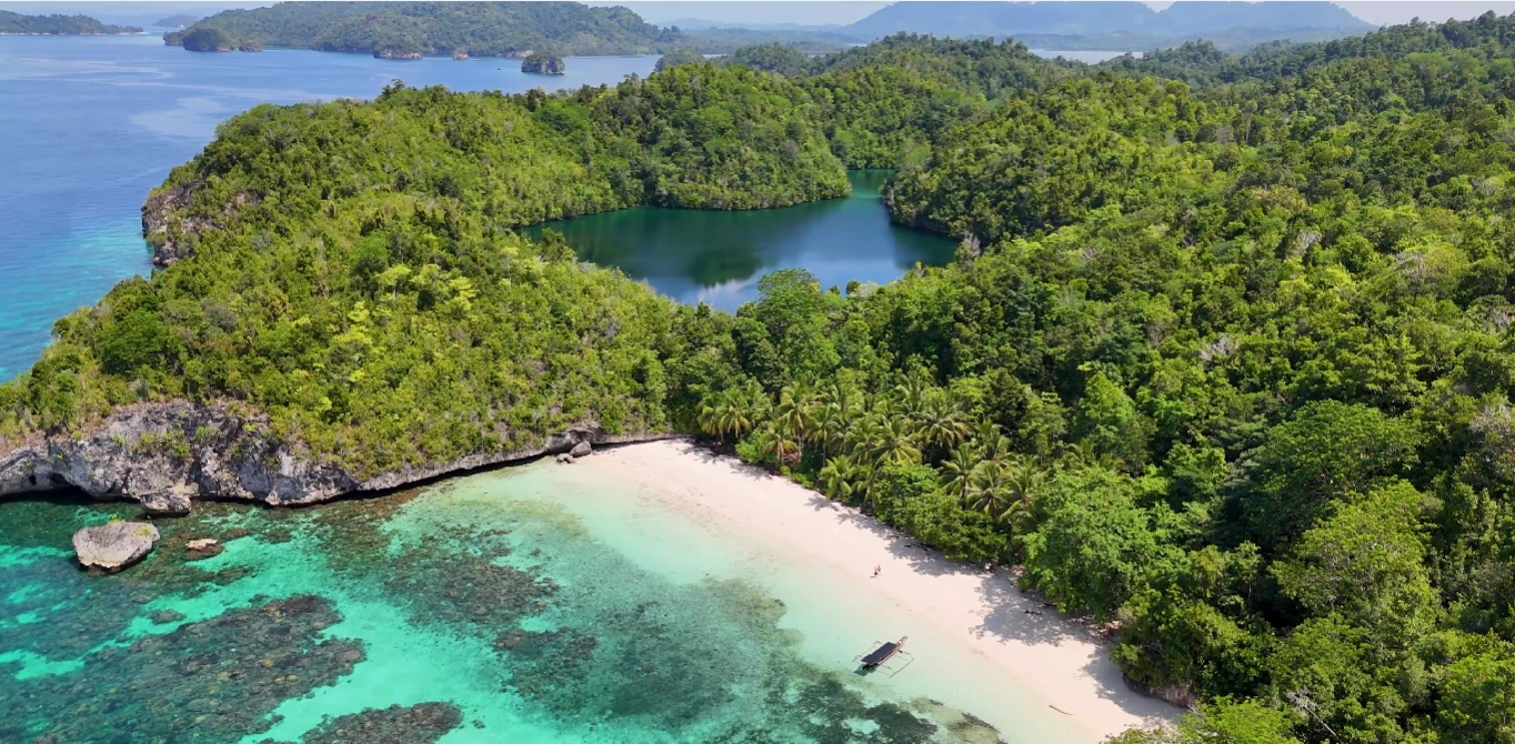 Togean Island Hopping: Snorkeling, Diving & Hidden Atolls