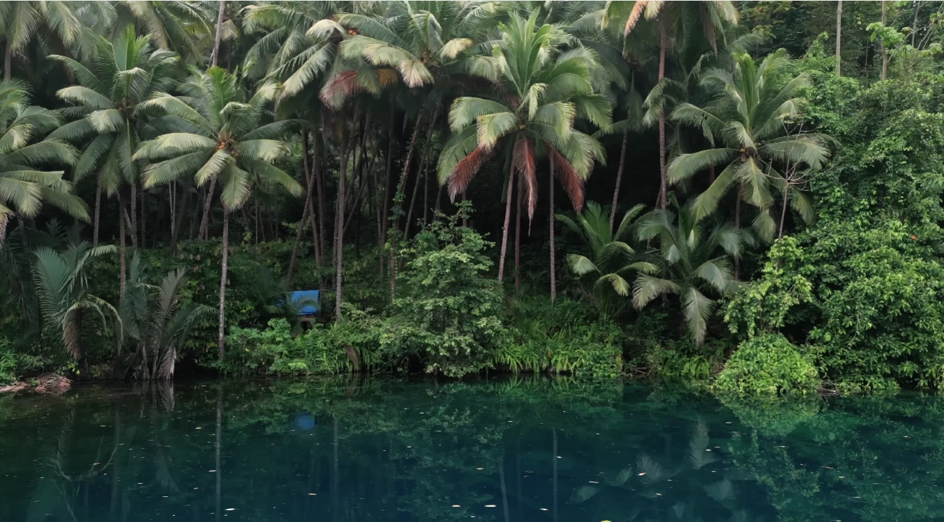 Luwuk & Kepulauan Banggai: Menjelajahi Pulau, Danau Cermin & Laguna Biru