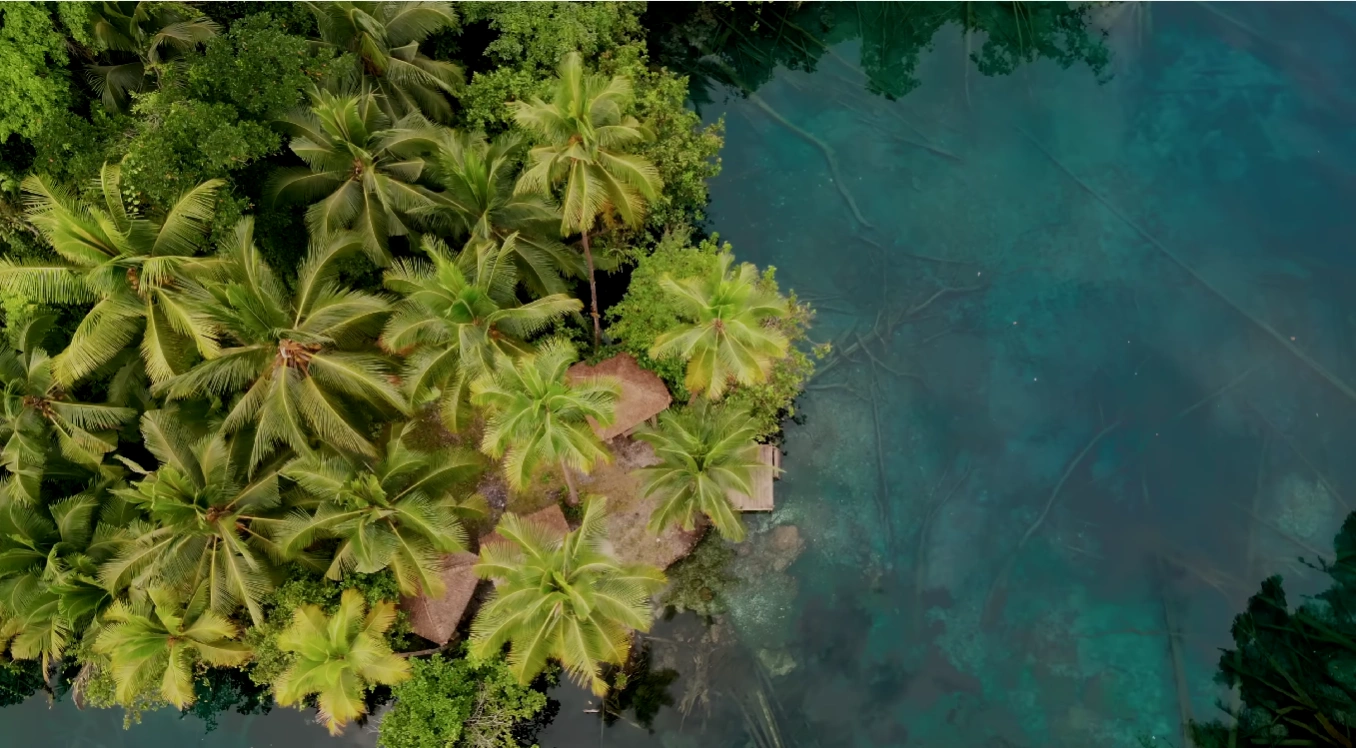 Luwuk & Kepulauan Banggai: Menjelajahi Pulau, Danau Cermin & Laguna Biru