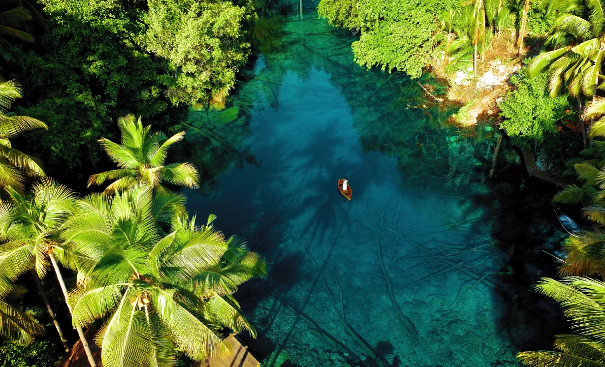 Luwuk & Kepulauan Banggai: Menjelajahi Pulau, Danau Cermin & Laguna Biru